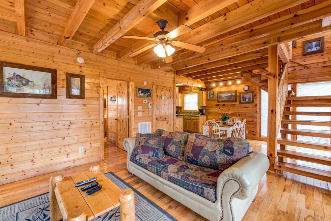 Secret Romance, 2 Bedrooms, Sleeps 8, Pool Table, Hot Tub, Arcade Гатлінбург Екстер'єр фото