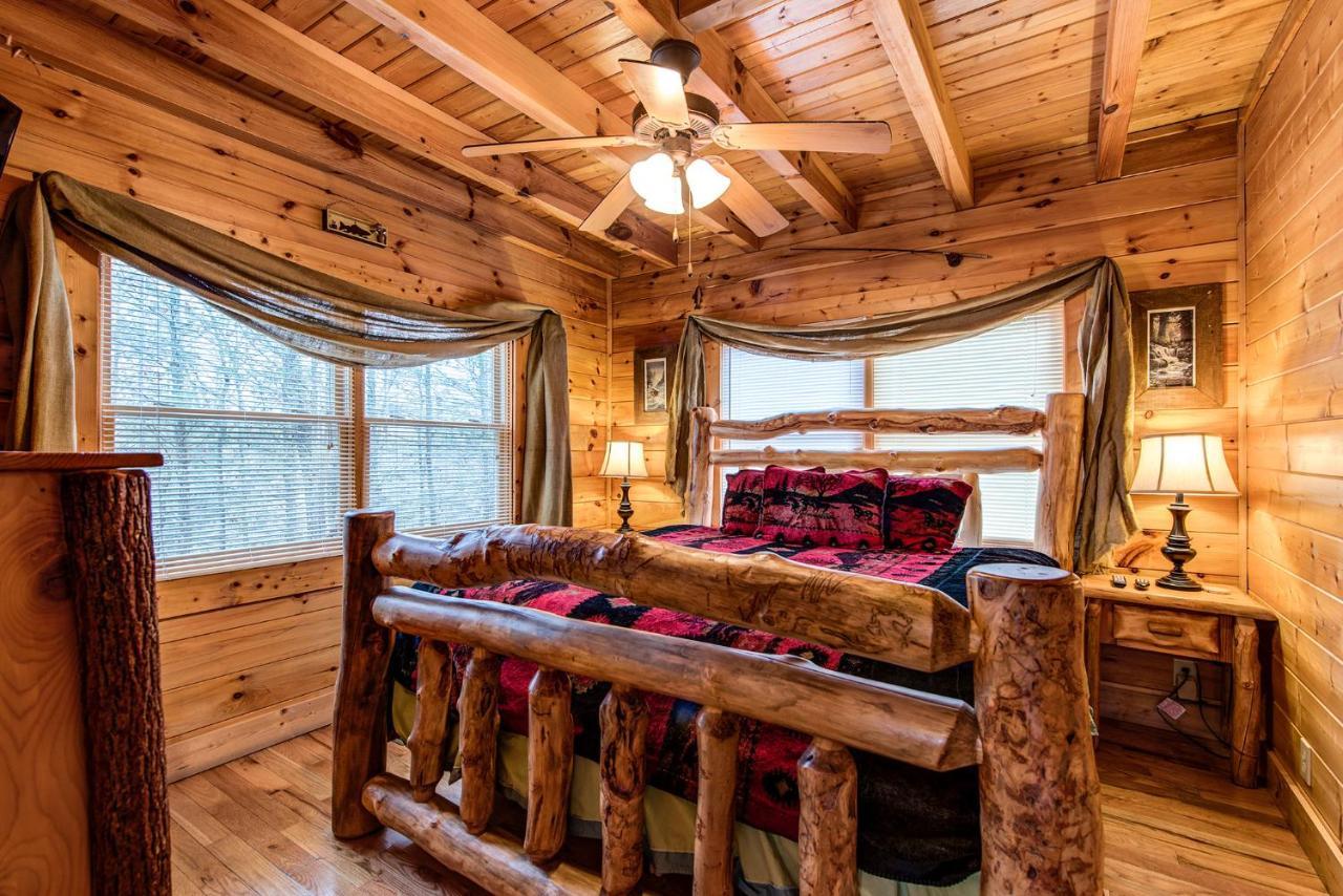 Secret Romance, 2 Bedrooms, Sleeps 8, Pool Table, Hot Tub, Arcade Гатлінбург Екстер'єр фото