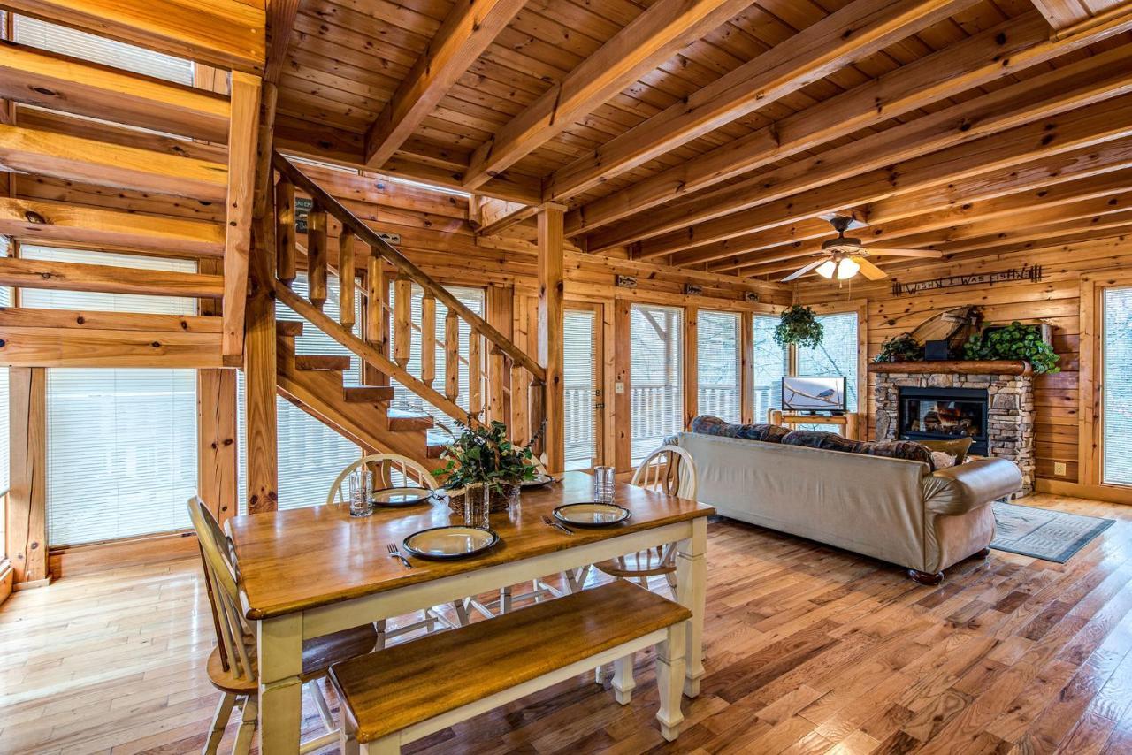 Secret Romance, 2 Bedrooms, Sleeps 8, Pool Table, Hot Tub, Arcade Гатлінбург Екстер'єр фото