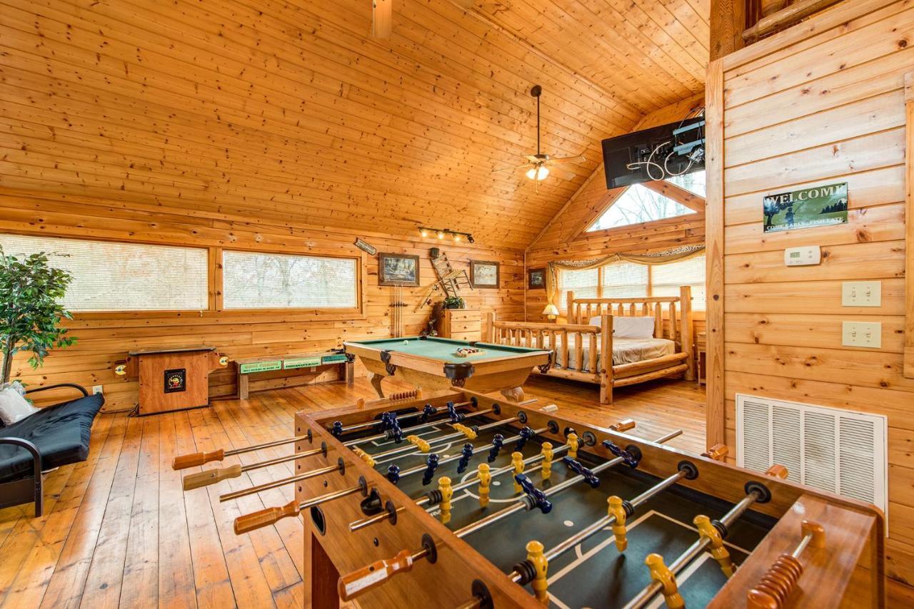 Secret Romance, 2 Bedrooms, Sleeps 8, Pool Table, Hot Tub, Arcade Гатлінбург Екстер'єр фото