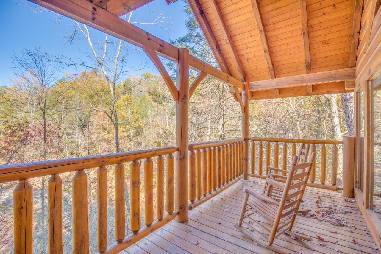 Secret Romance, 2 Bedrooms, Sleeps 8, Pool Table, Hot Tub, Arcade Гатлінбург Екстер'єр фото